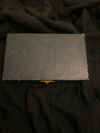 Scatola vintage con chiusura dorata