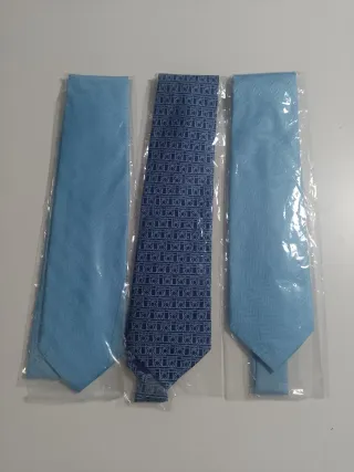 Corbatas de seda azul