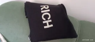 Sciarpa lana lunga 176 cm morbida scritta RICH