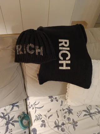 Sciarpa lana lunga 176 cm morbida scritta RICH