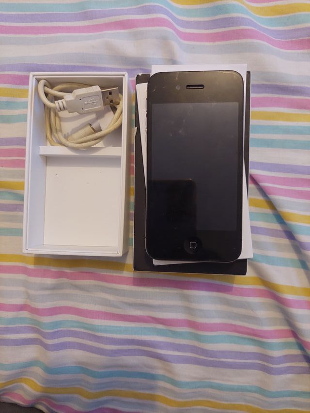 iPhone 4S nero e argento