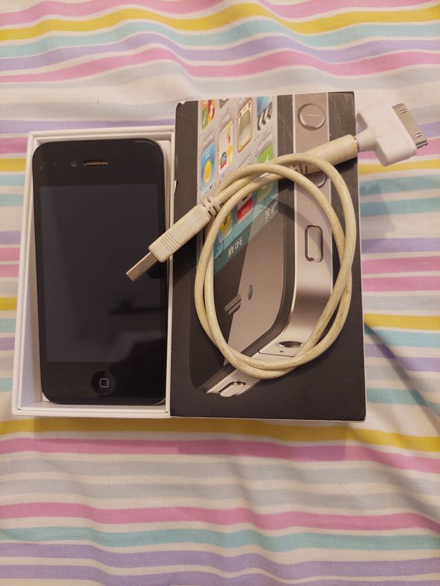 iPhone 4S nero e argento