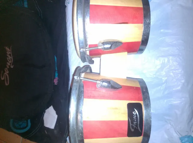 Bongos Fame Madera Rayas Rojas