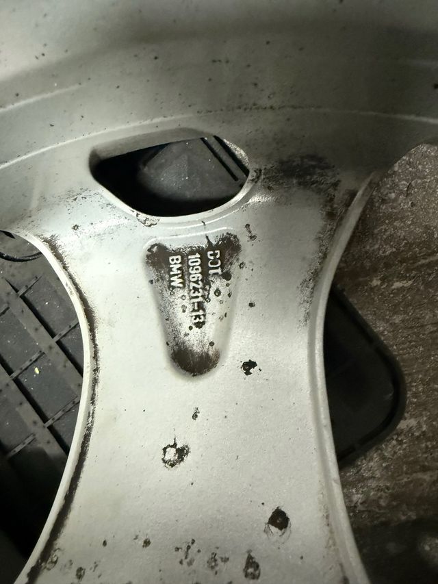 Llanta OEM BMW X5 E53 19”