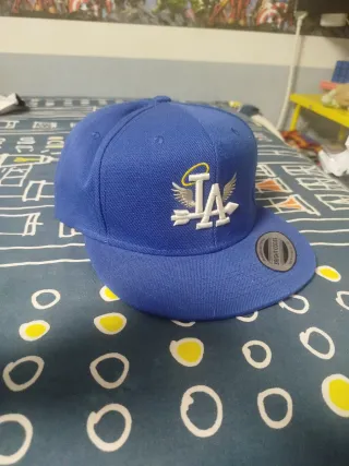 Gorra LA con alas y halo
