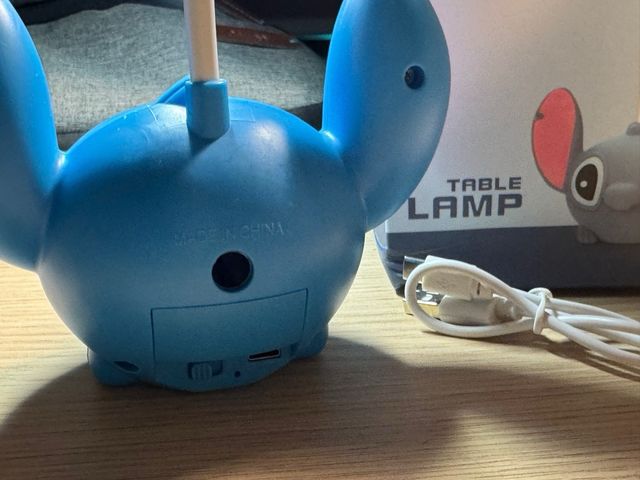 Lámpara de mesa Stitch