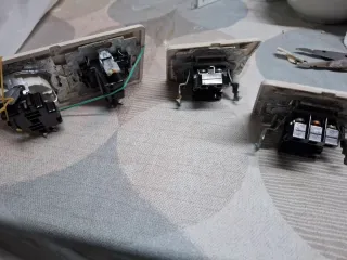 Enchufes y llaves de luz