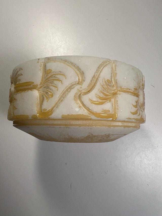 Caixa de pedra antiga em mármore