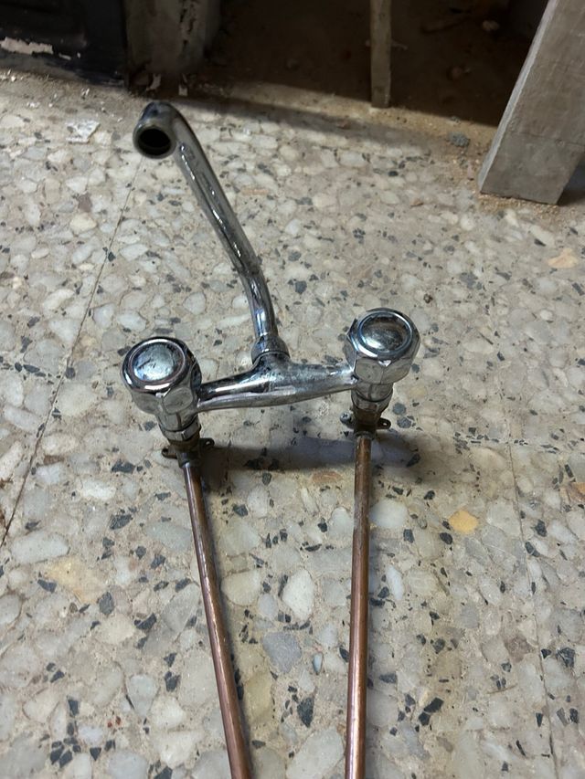 Rubinetto da cucina cromato con tubi