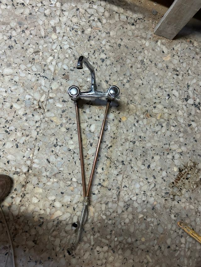 Rubinetto da cucina cromato con tubi