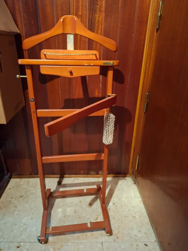 Galan de dormitorio de madera