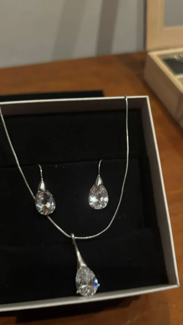 Conjunto Plata 925: Gargantilla y Pendientes