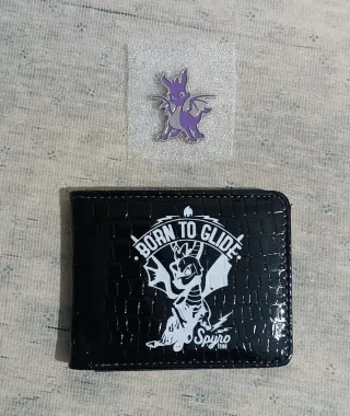 Cartera Spyro + Pin Spyro. Como Nuevo.