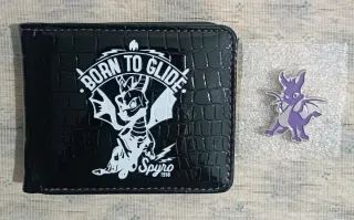 Cartera Spyro + Pin Spyro. Como Nuevo.