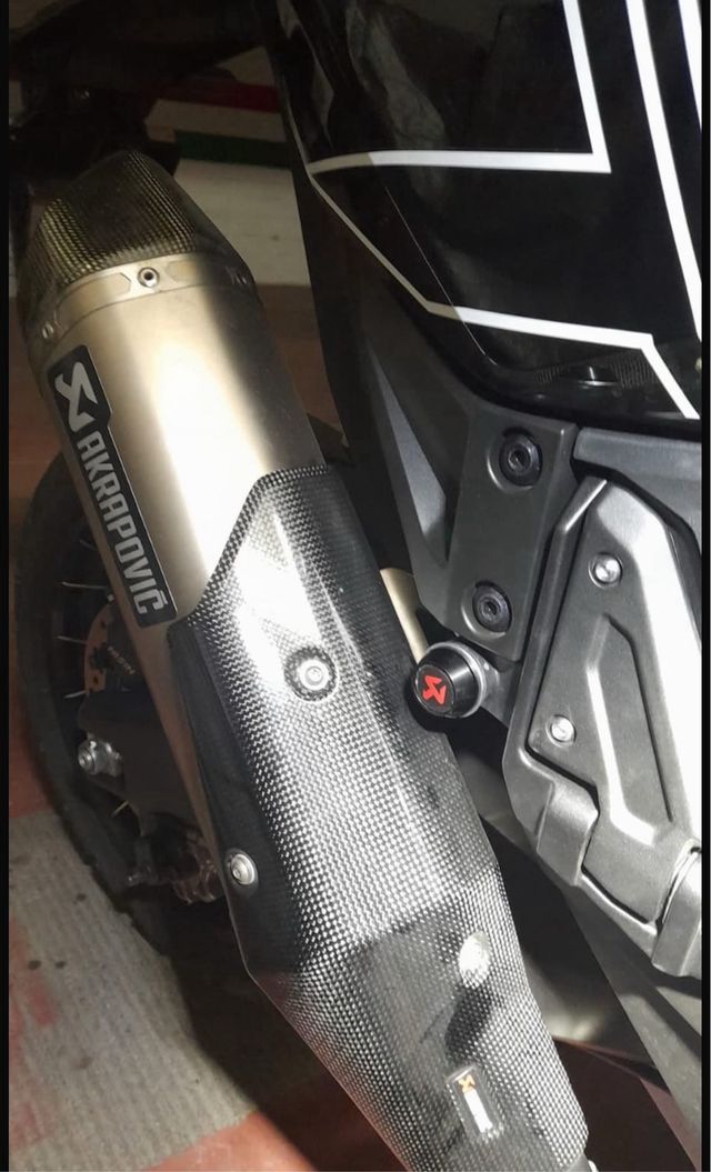 Tornillo antirrobo escape Honda Xadv