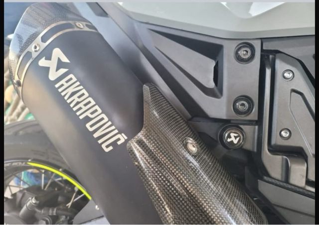 Tornillo antirrobo escape Honda Xadv