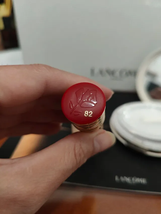 Lote Lancôme: Labial rojo, primer y corrector