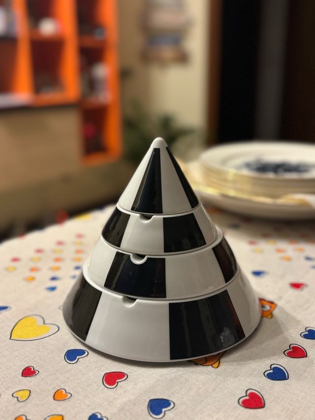Posacenere piramide Arzberg bianco nero