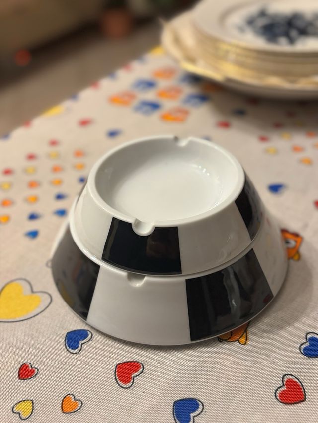 Posacenere piramide Arzberg bianco nero