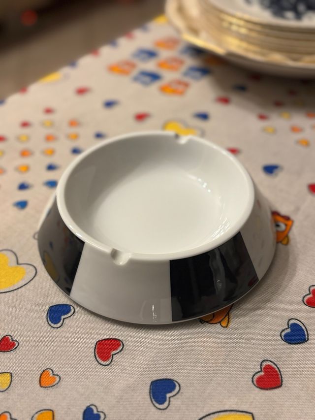 Posacenere piramide Arzberg bianco nero