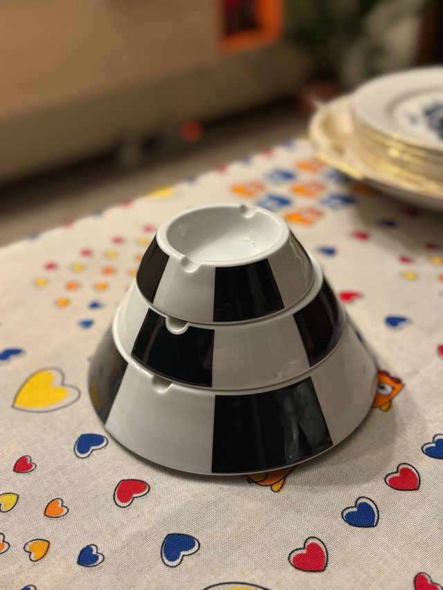 Posacenere piramide Arzberg bianco nero