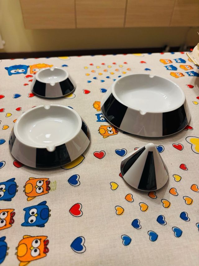 Posacenere piramide Arzberg bianco nero