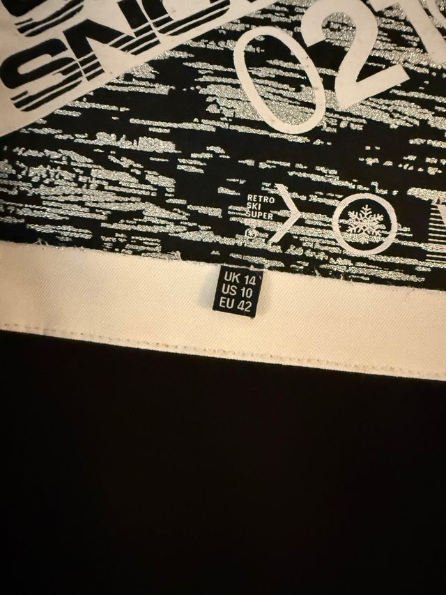 Chaqueta de esquí SUPERDRY con capucha