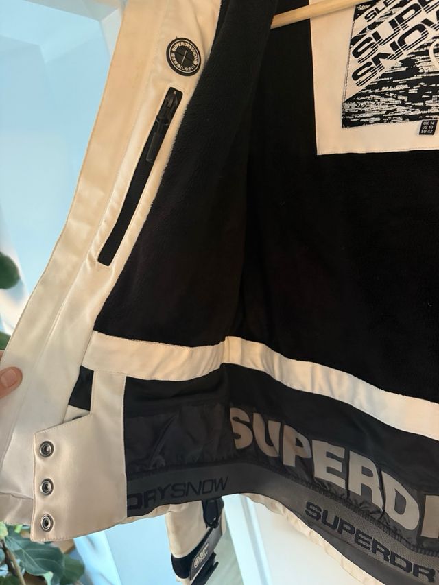 Chaqueta de esquí SUPERDRY con capucha