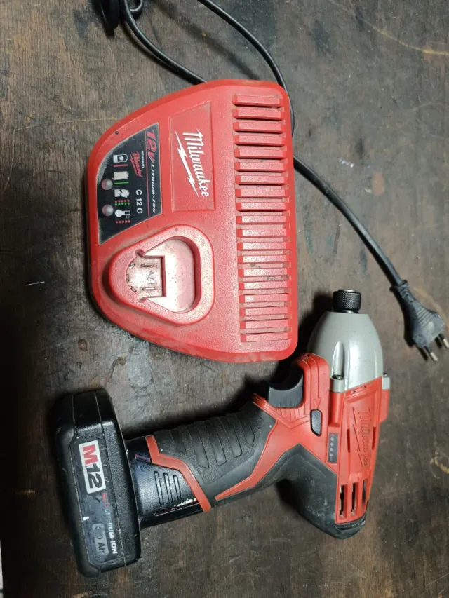 Milwaukee C12 ID Avvitatore a impulsi 12V