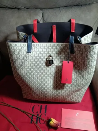 Bolso Carolina Herrera modelo Matryoshka Locked