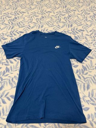 Camiseta Nike azul básica