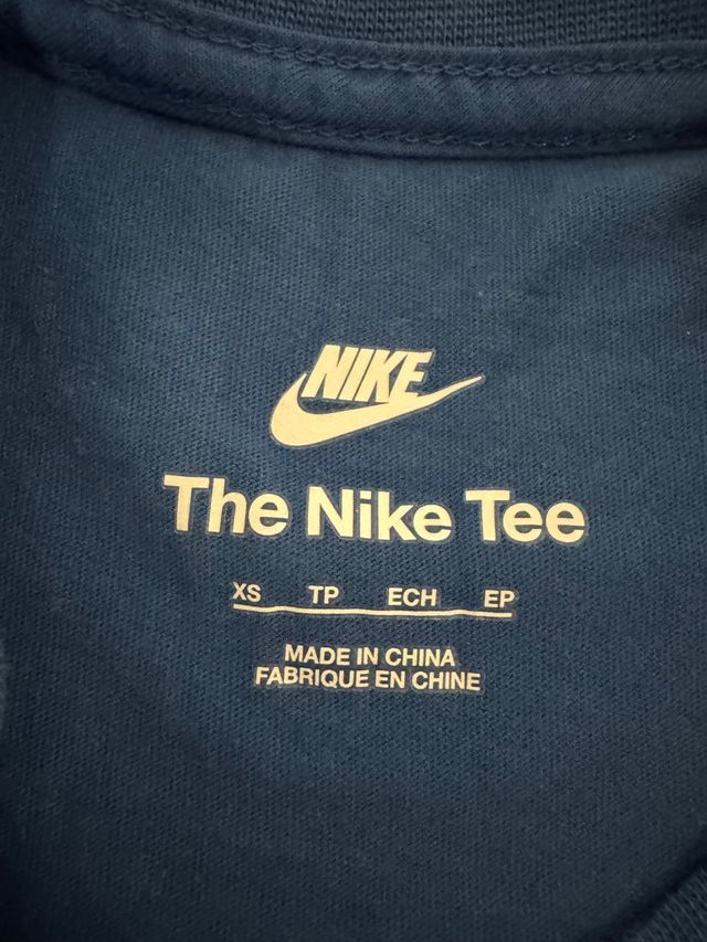 Camiseta Nike azul básica