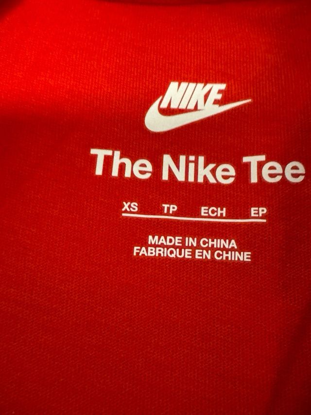 Camiseta Nike Básica Roja