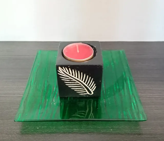 Portavelas de madera con plato de cristal