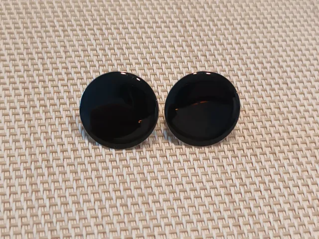 Pendientes negros redondos
