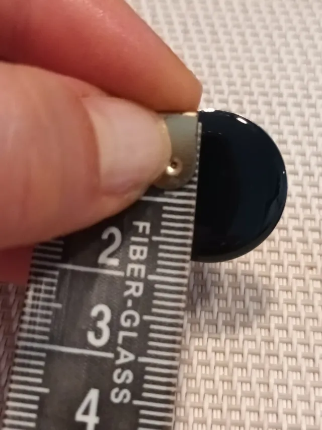 Pendientes negros redondos