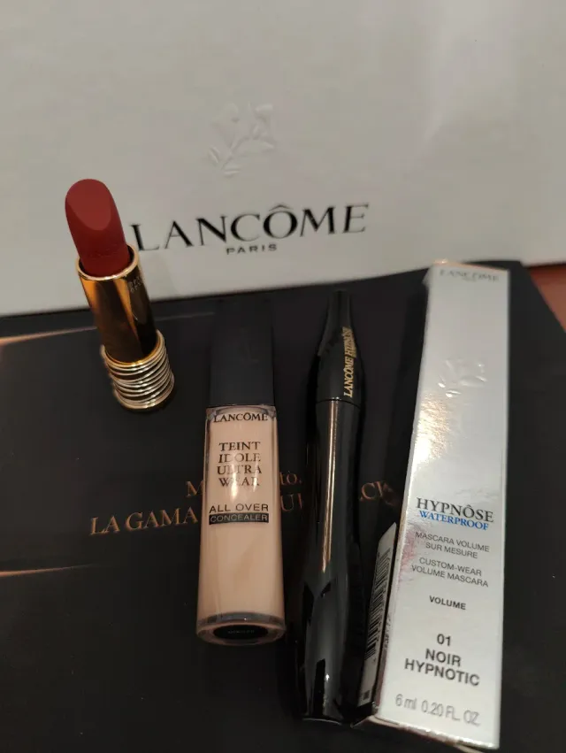 Lote Lancôme: concealer, máscara y labial