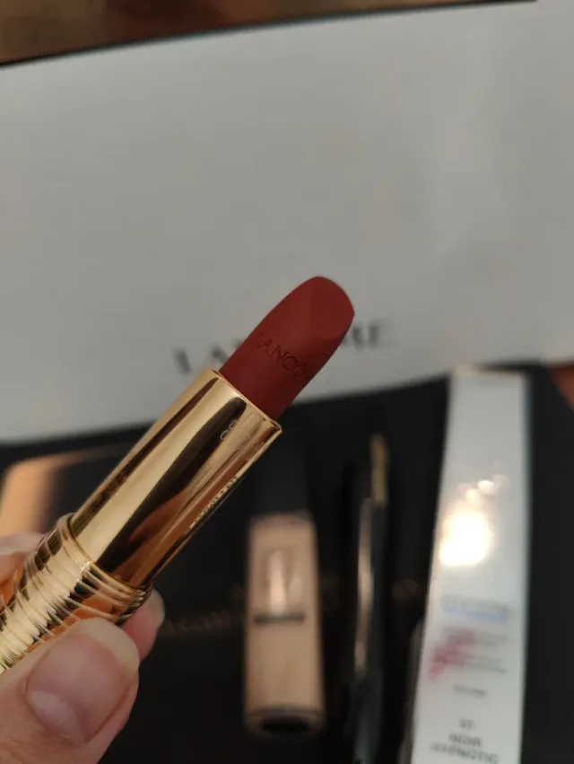 Lote Lancôme: concealer, máscara y labial