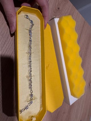 Pulsera Swarovski Mesmera Nueva sin estrenar.