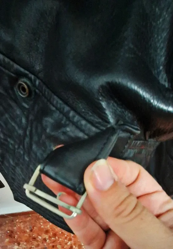 Chaqueta de piel rockera negra