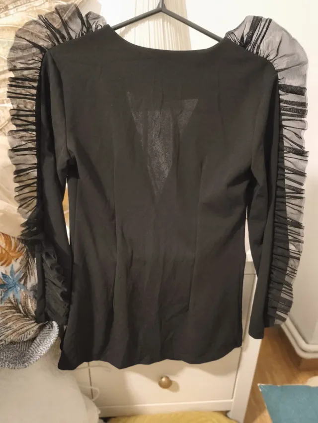 Blazer GLOWRIAS negro con volantes