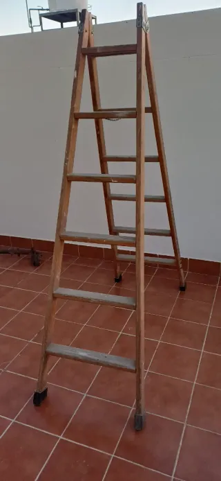 Escalera madera 6 peldaños 1.74m