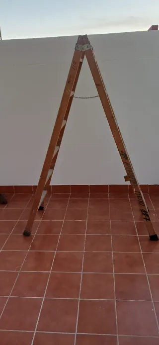 Escalera madera 6 peldaños 1.74m