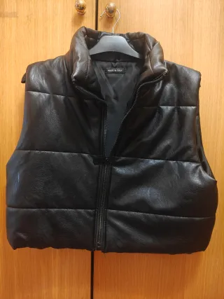 Chalecos de Cuero Negro y Beige.Hechos en Italia.