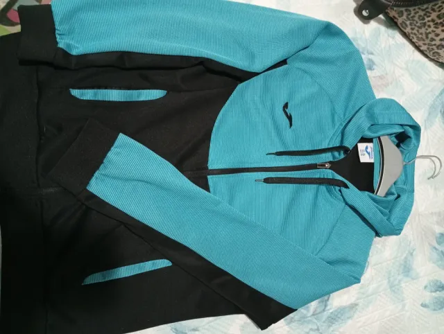 Sudadera Joma Unisex Negra y Turquesa