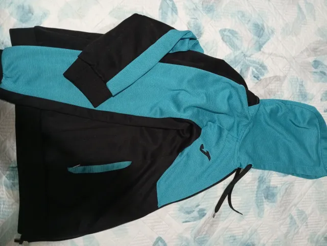 Sudadera Joma Unisex Negra y Turquesa