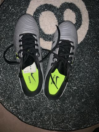 Botas de fútbol Nike Tiempo Talla 40