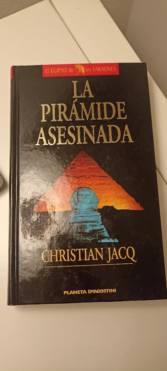 La Piramide Asesinada (Spanish Edition)