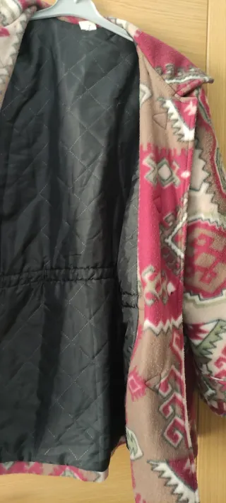 Abrigo chaquetón estampado étnico