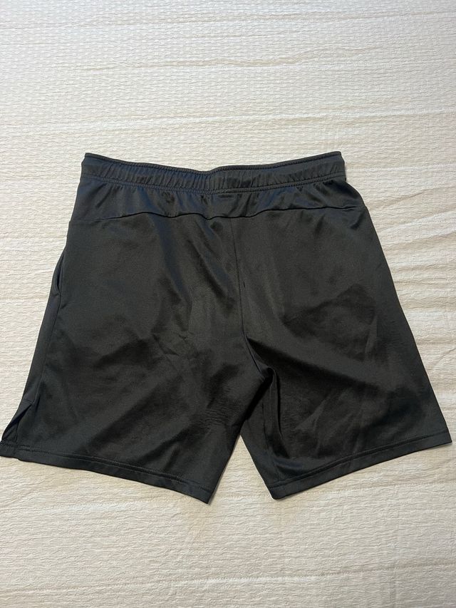 Pantalón corto Nike negro y rojo